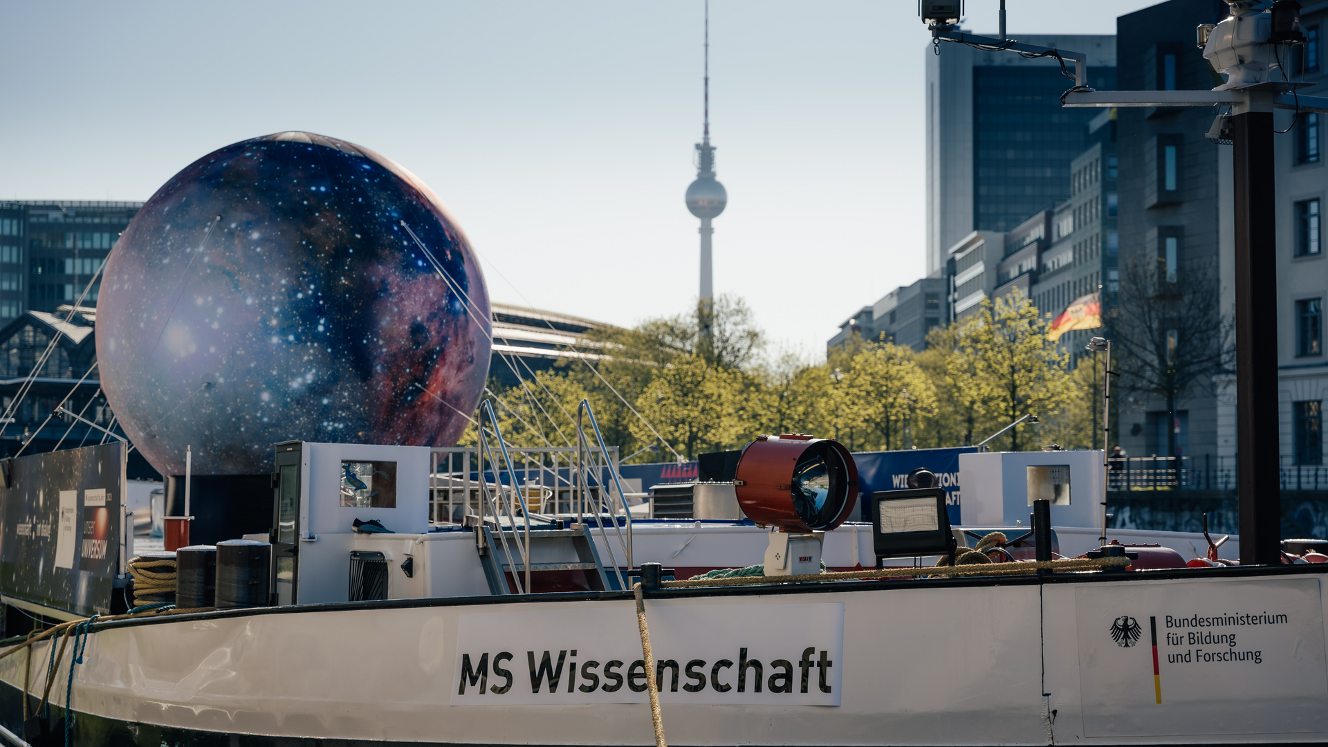 Foto des Ausstellungsschiffs