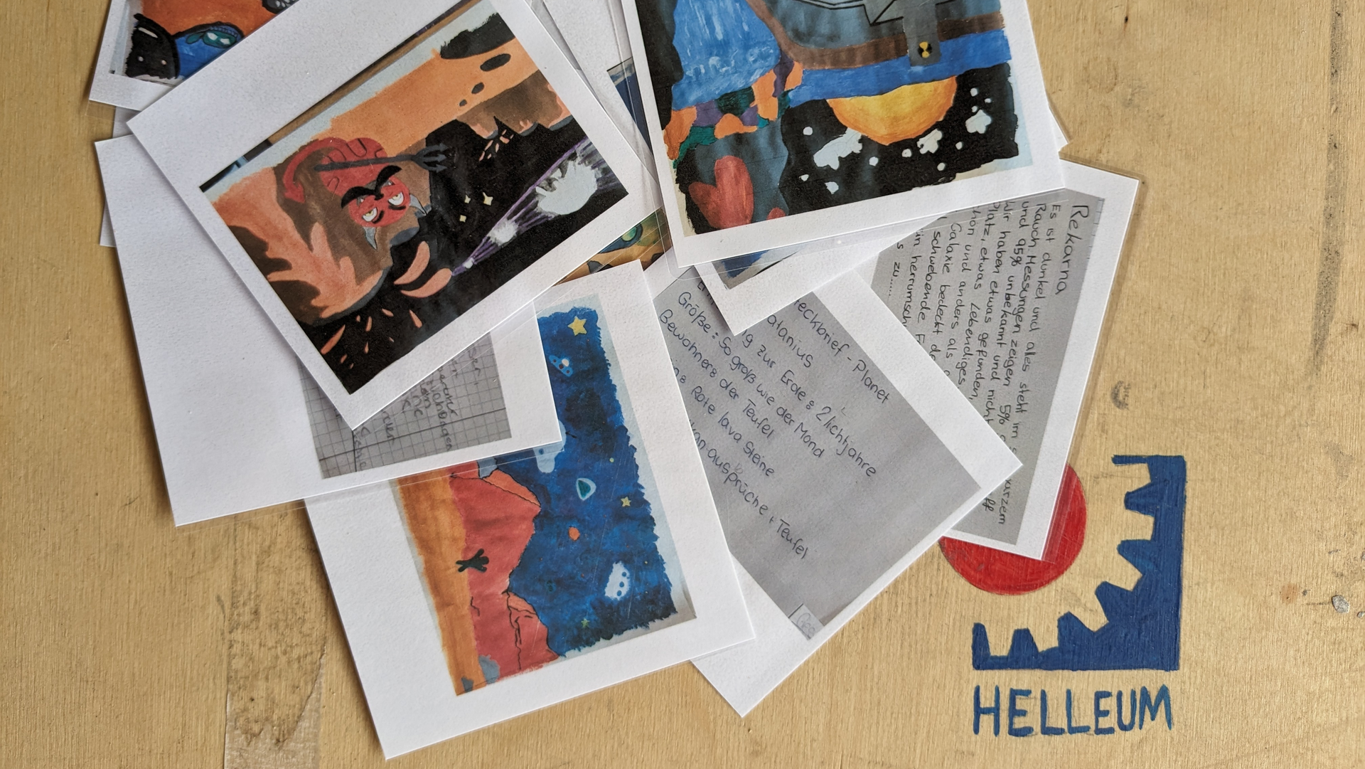 Selbstgemalte Kinderbilder von Planeten