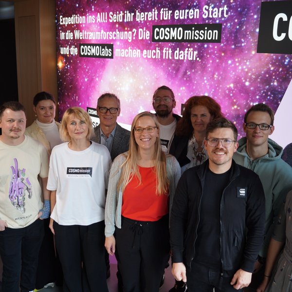 Die Mitwirkenden des Projekts COSMOfit auf einem Gruppenfoto