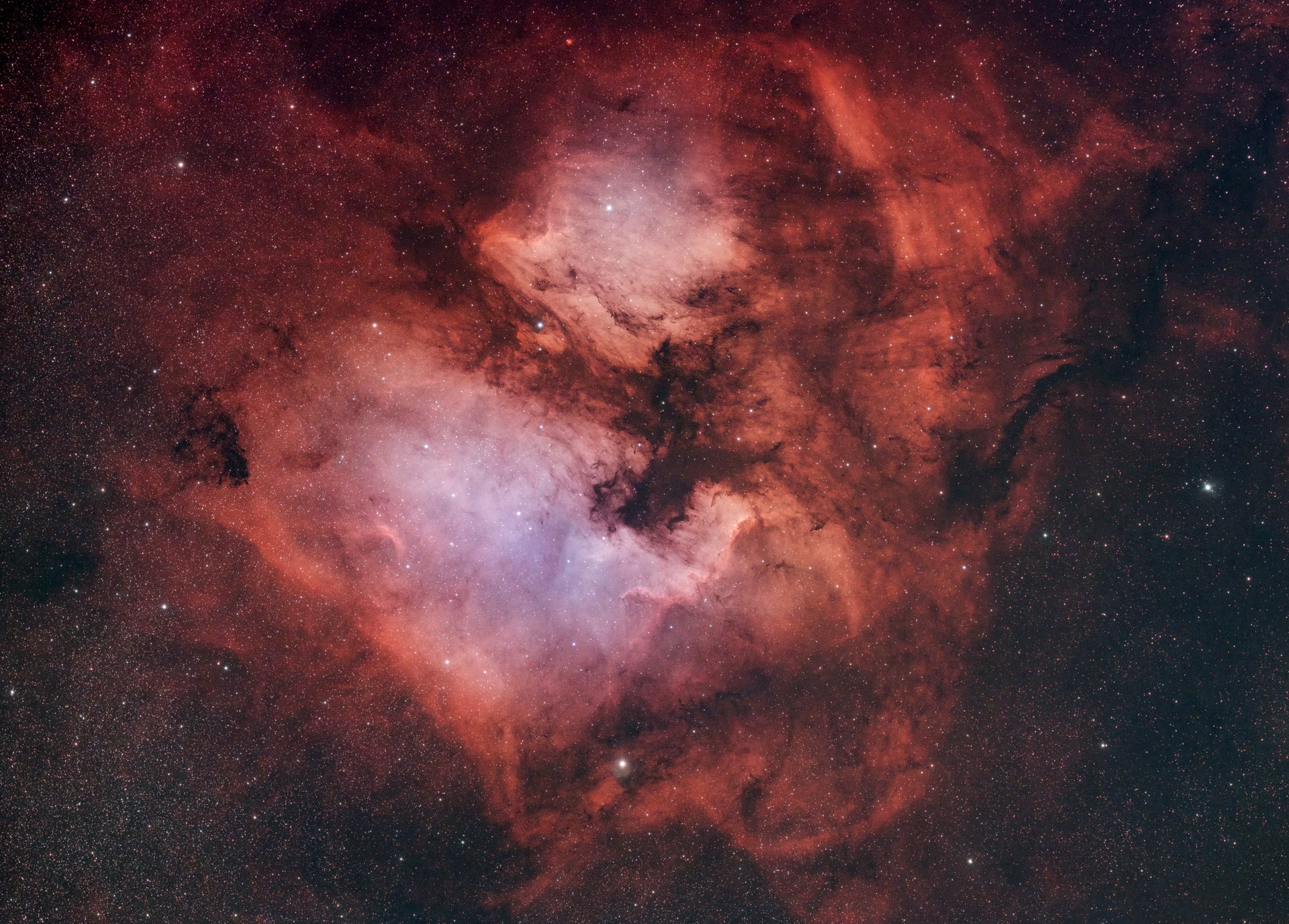 Zwei große, dunkelrote Galaxien beieinander.