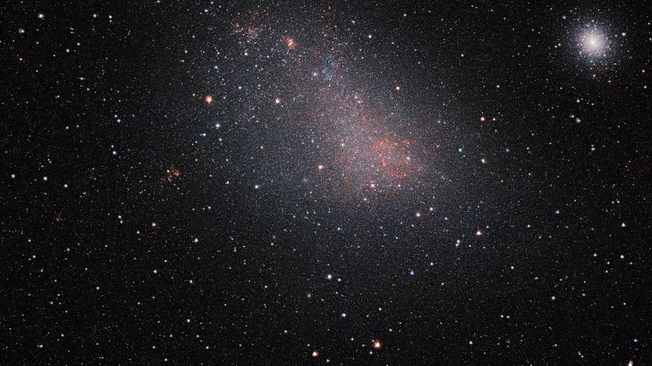 Ansicht einer Galaxie, Verdichtung weißer Punkte in der Mitte