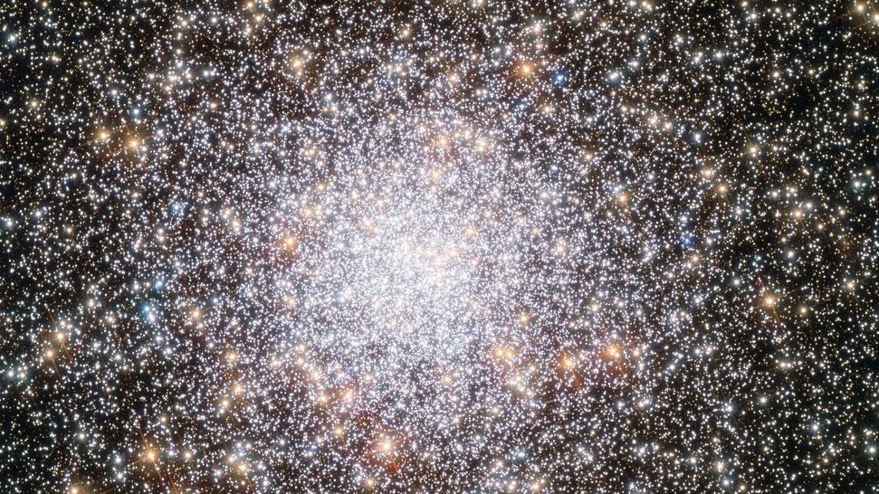 Kugelsternhaufen auf schwarzem Hintergrund. 