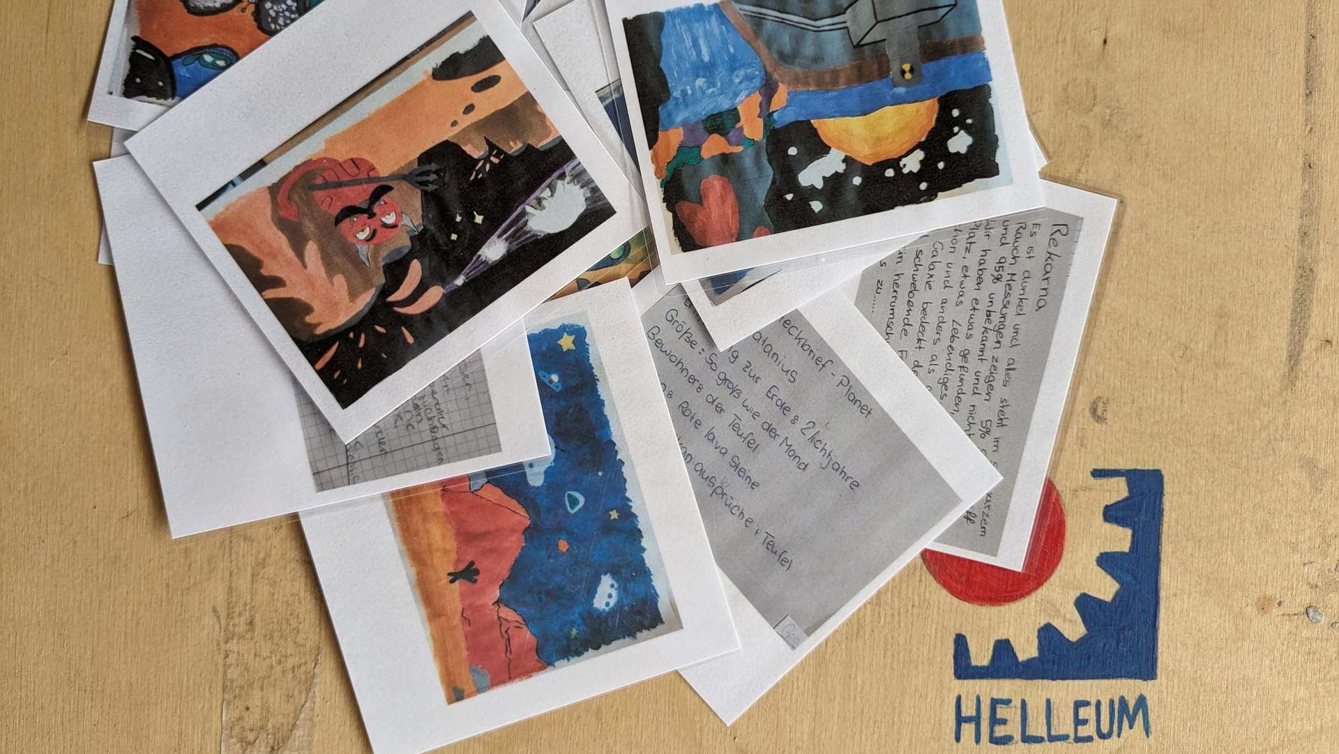 Selbstgemalte Kinderbilder von Planeten