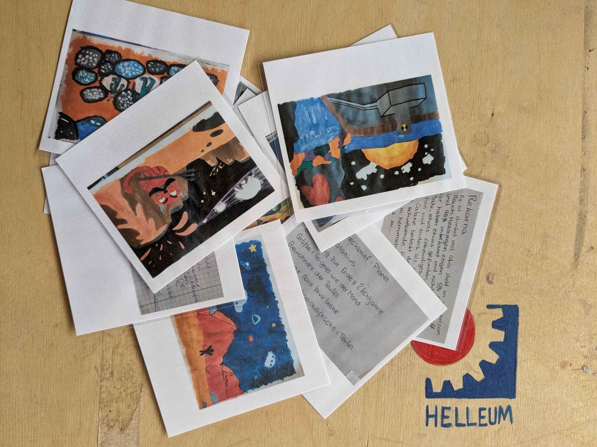 Selbstgemalte Kinderbilder von Planeten