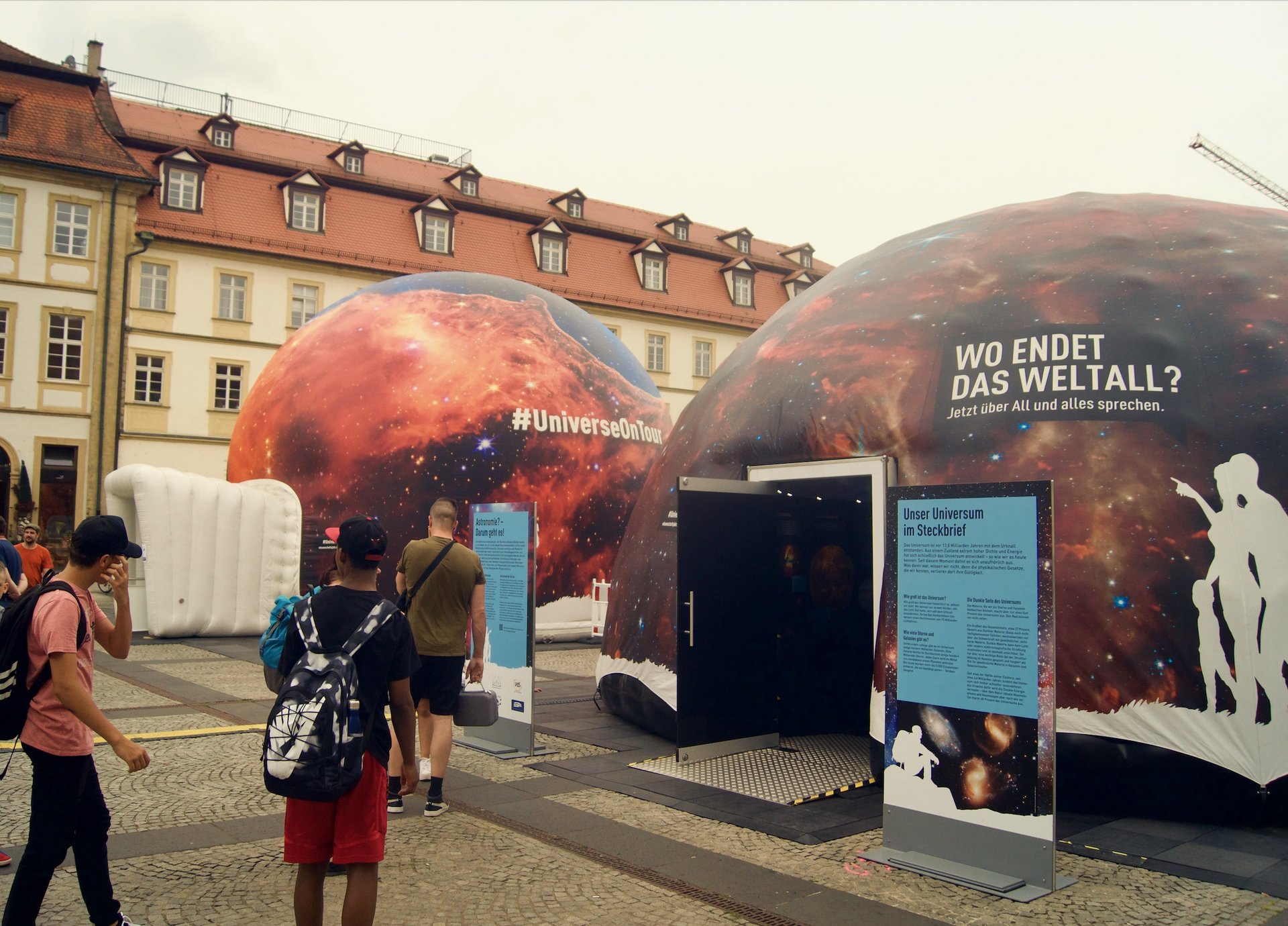 Foto der zwei Zeltkuppeln in Bamberg