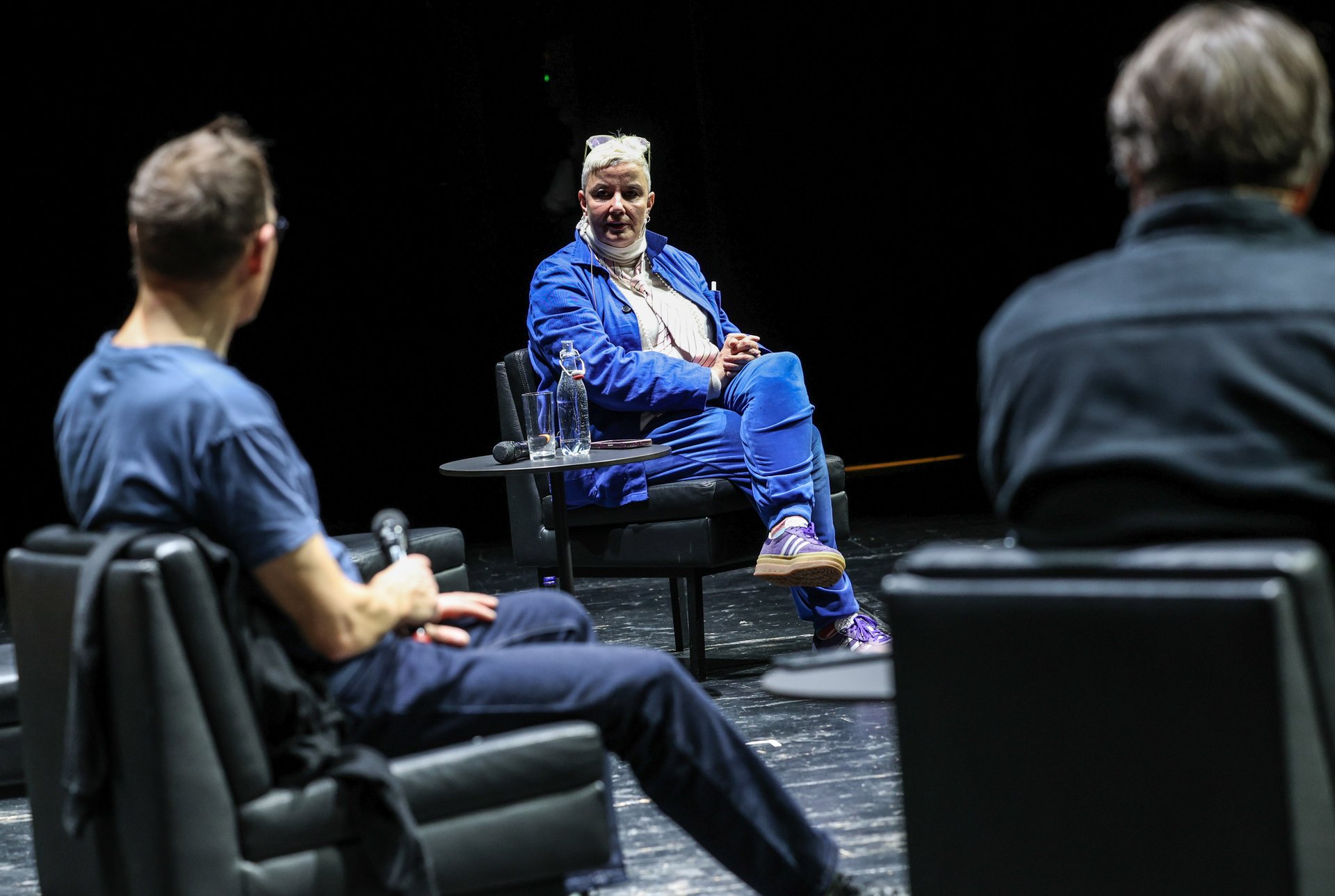 Sibylle Peters in der Podiumsdiskussion mit dem Publikum.