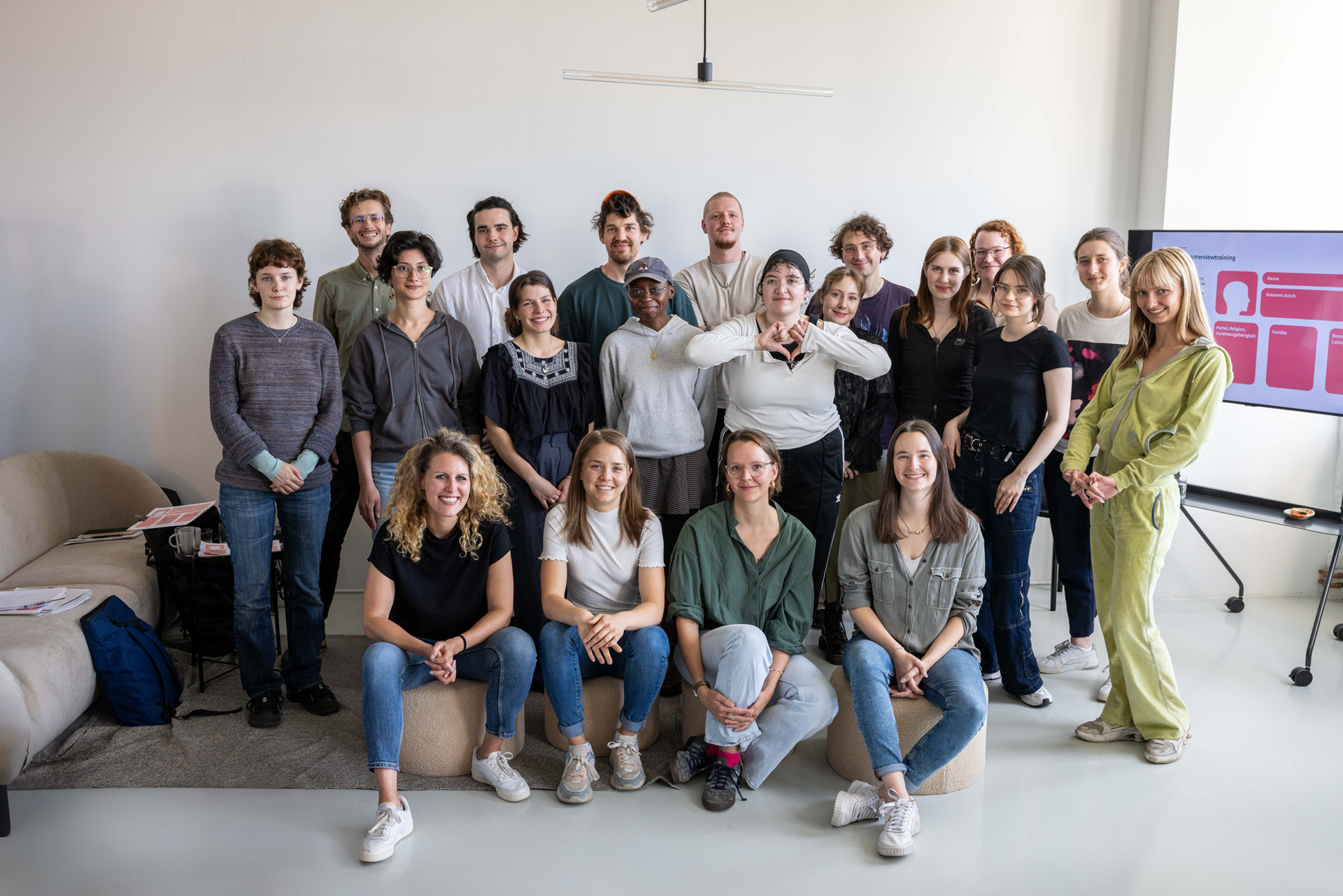 Die Teilnehmerinnen und Teilnehmer des Projekts "Values Lead - Future Follows" in einem Gruppenfoto.