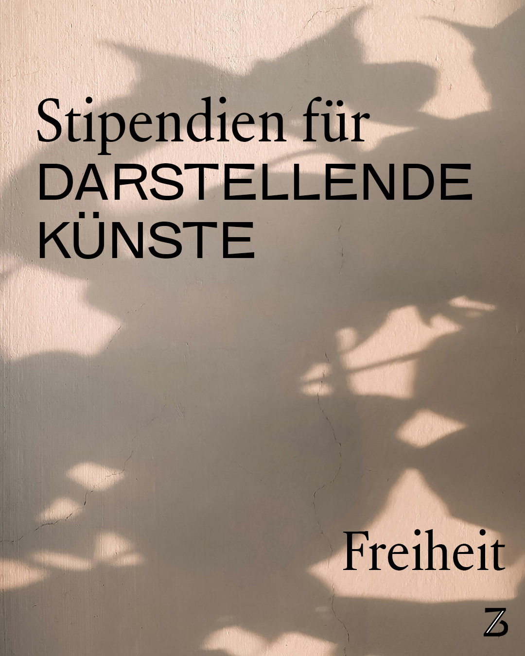 Schattenspiel auf einer hellen Oberfläche mit der Aufschrift "Stipendien für DARSTELLENDE KÜNSTE". 