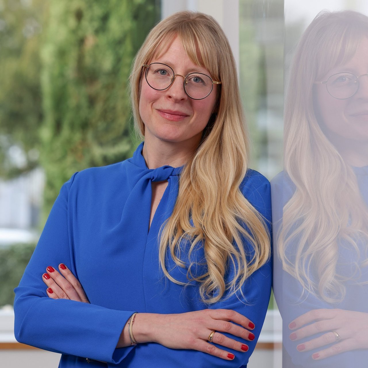 Portraitfoto von Ulrike A. Weber.