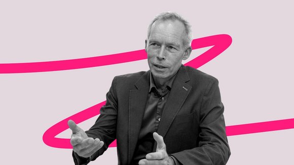 Prof. Dr. Johan Rocksträm vor der rosa Linie.