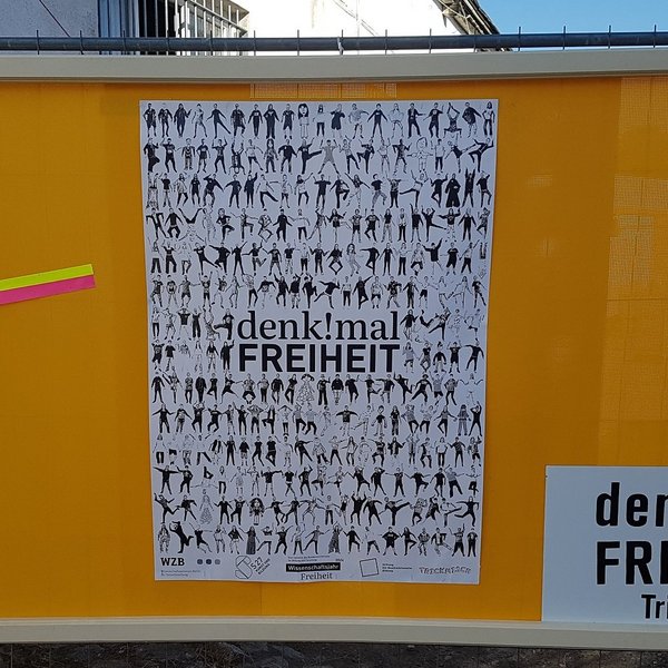 Hinweisschild zur Abschlussveranstaltung von denk!mal FREIHEIT.