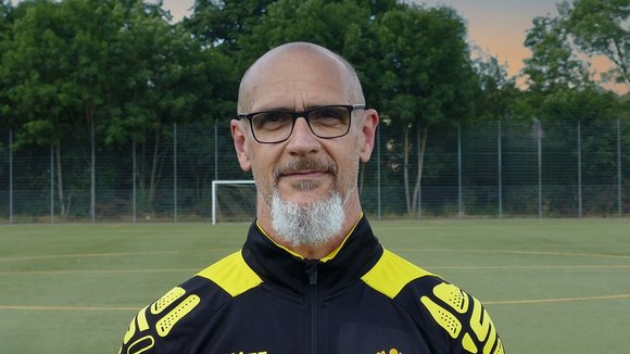 Porträtfoto von Bruno Pasqualotto im Trainingsanzug.