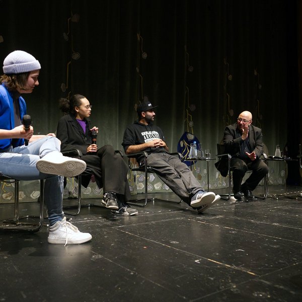 Gündalein, Armin Nassehi und andere Gäste bei der Podiumsdiskussion.