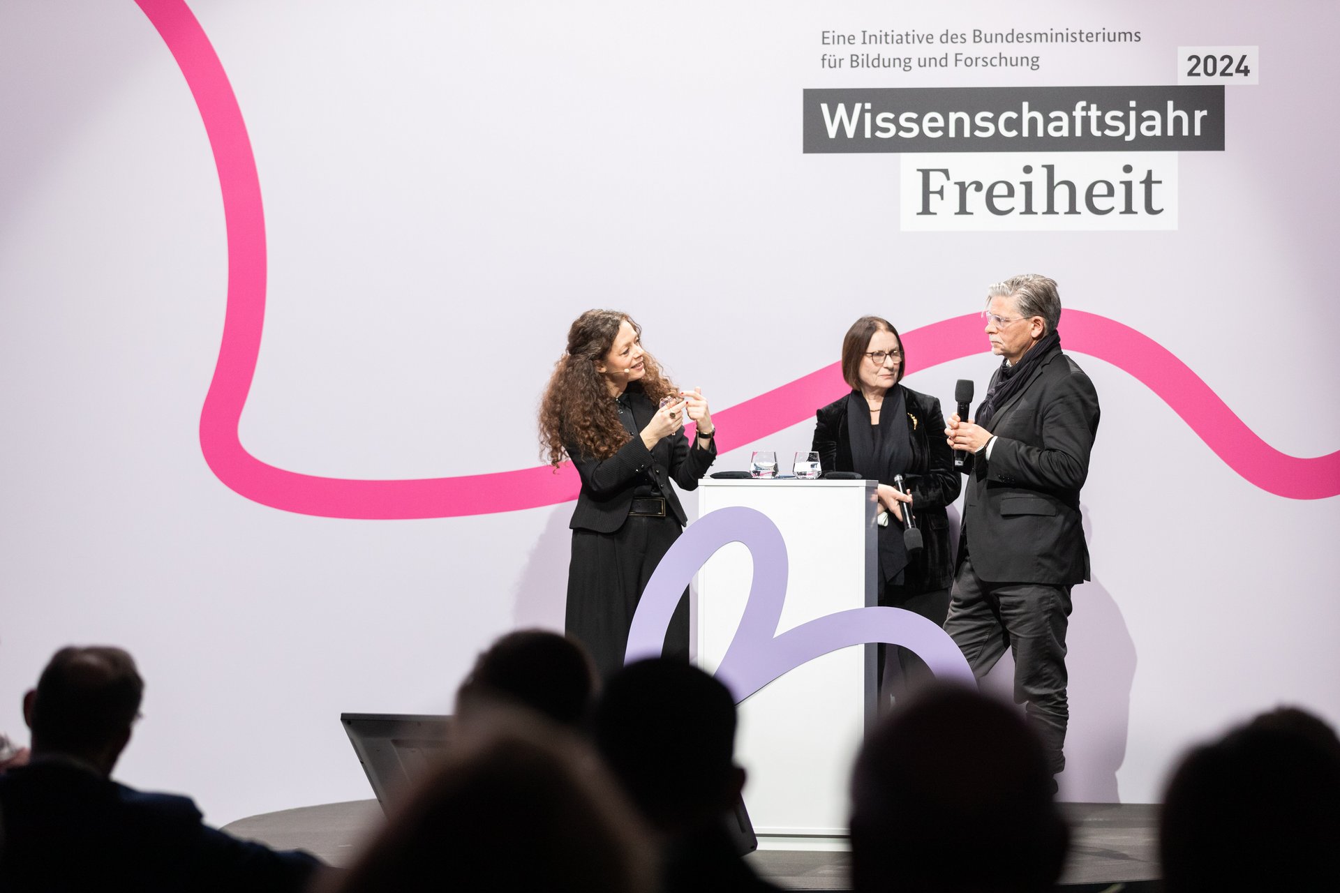 Dr. Irina Scherbakowa und Prof. Dr. Jan-Werner Müller mit Beiträgen zur Freiheit in Europa und weltweit.