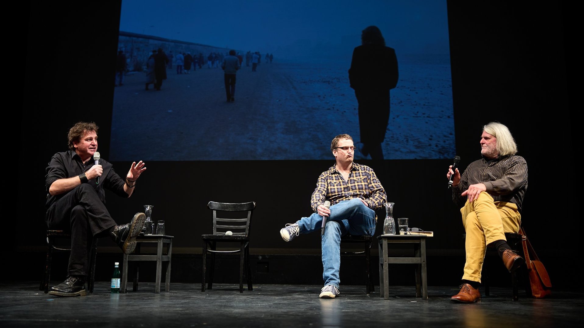 Thomas Irmer und Ilko-Sascha Kowalczuk bei der Podiumsdiskussion mit einem Gast.