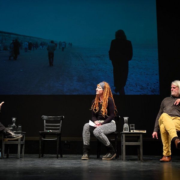 Thomas Irmer und Ilko-Sascha Kowalczuk in der Podiumsdiskussion mit einer Gästin.