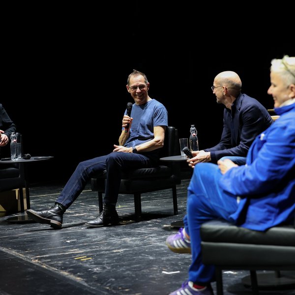 Henrik Adler, Thorsten Logge und Sibylle Peters bei der Podiumsdiskussion.