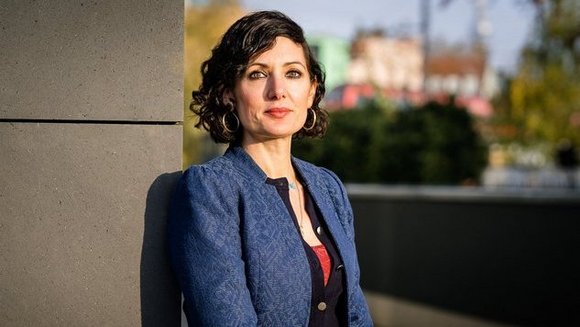 Porträt von Prof. Dr. Naika Foroutan.