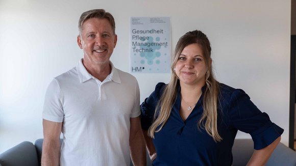 Bild von Projektleiter Prof. Dr. Markus Witzman und Isabel Hölscher