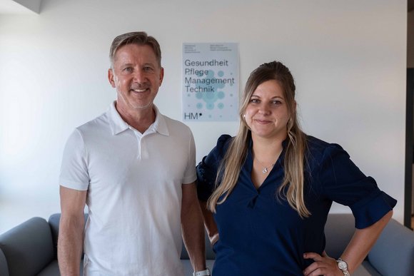 Bild von Projektleiter Prof. Dr. Markus Witzman und Isabel Hölscher