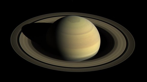 Der Planet Saturn mit seinen Ringen
