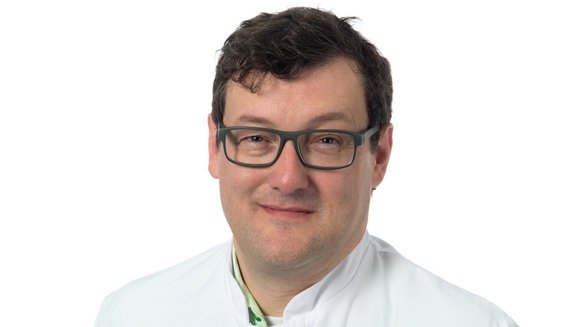 Porträtfoto von Prof. Dr. Claus Belka.