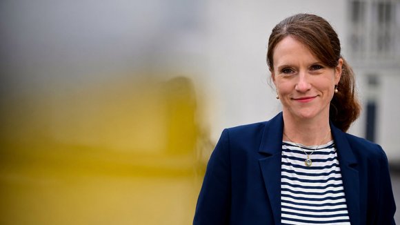 Porträtfoto von Prof. Dr. Ellen Greimel.