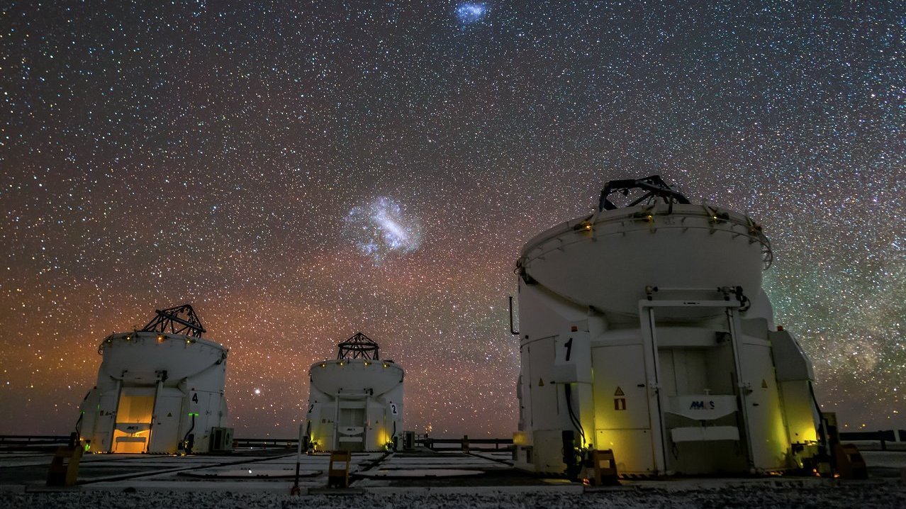Magellansche Wolken über dem Very Large Telescope