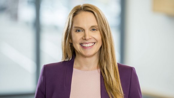 Porträt von Prof. Dr. Sara Marquard.