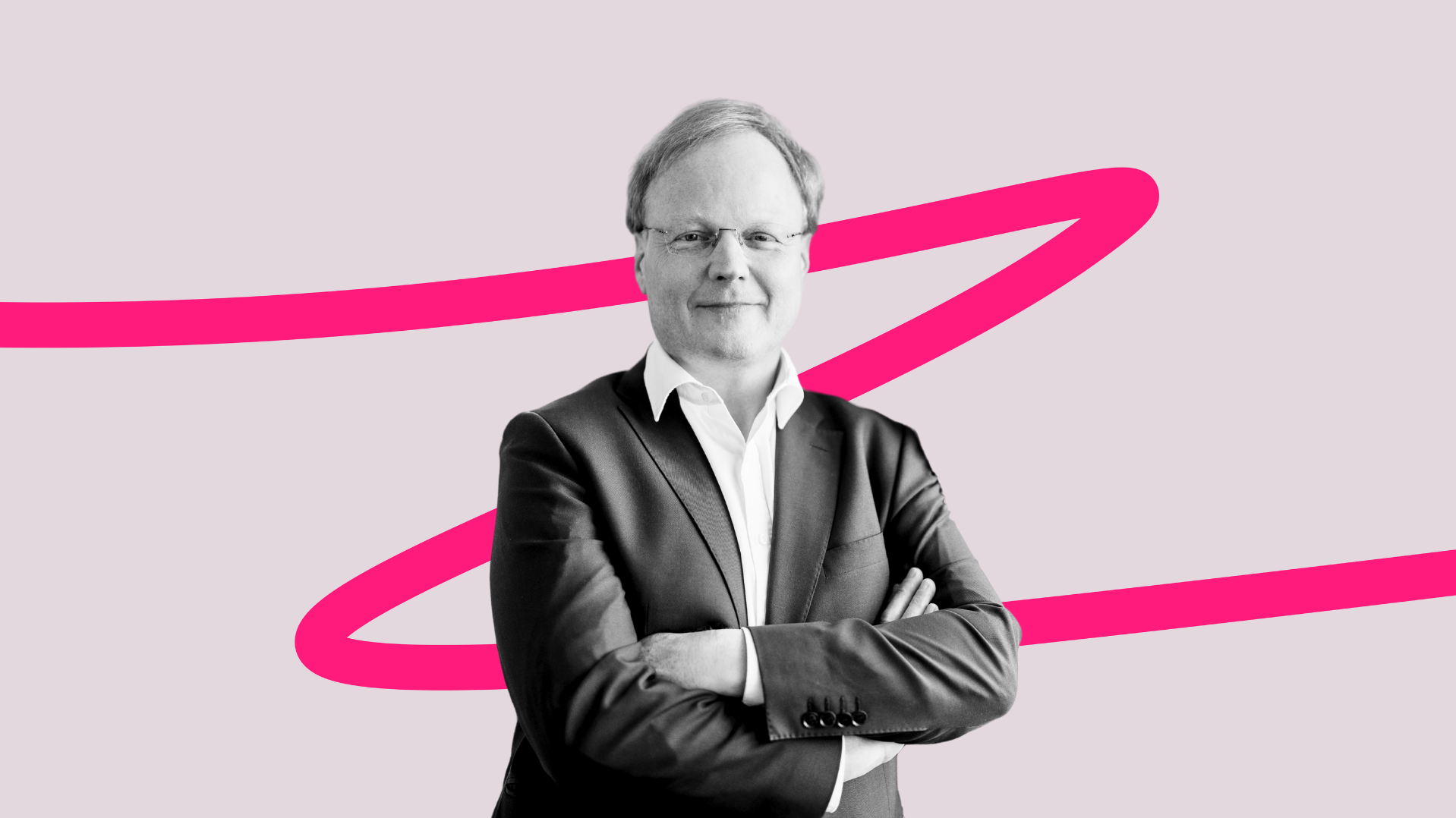 Portraitfoto von Matthias von Kielmansegg vor der pinken Linie.