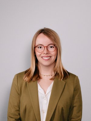 Porträtfoto von Dr. Anne Pfitzer-Bilsing.