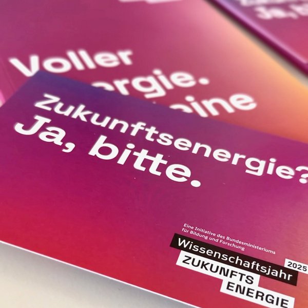 Postkarte mit der Aufschrift "Zukunftsenergie? Ja, bitte!"